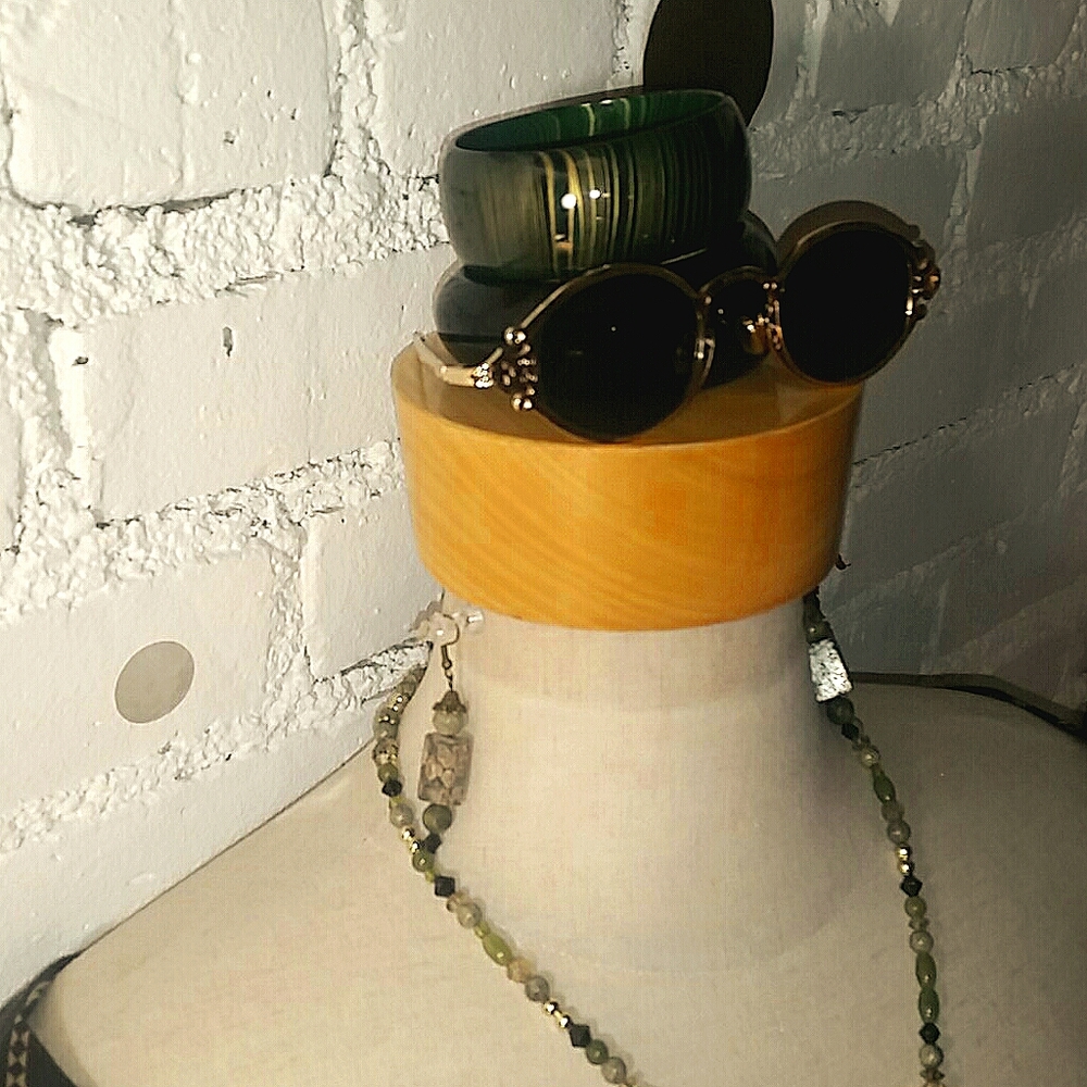 HANDMADE NECKLACE AND EARRINGS